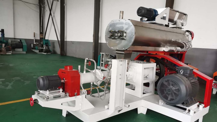 Catfish fish feed extruders motor-type in Ghana